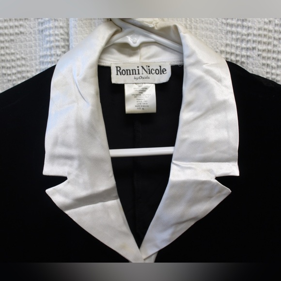 Velvet/ Velour Long Sleeve Top - Picture 3 of 6